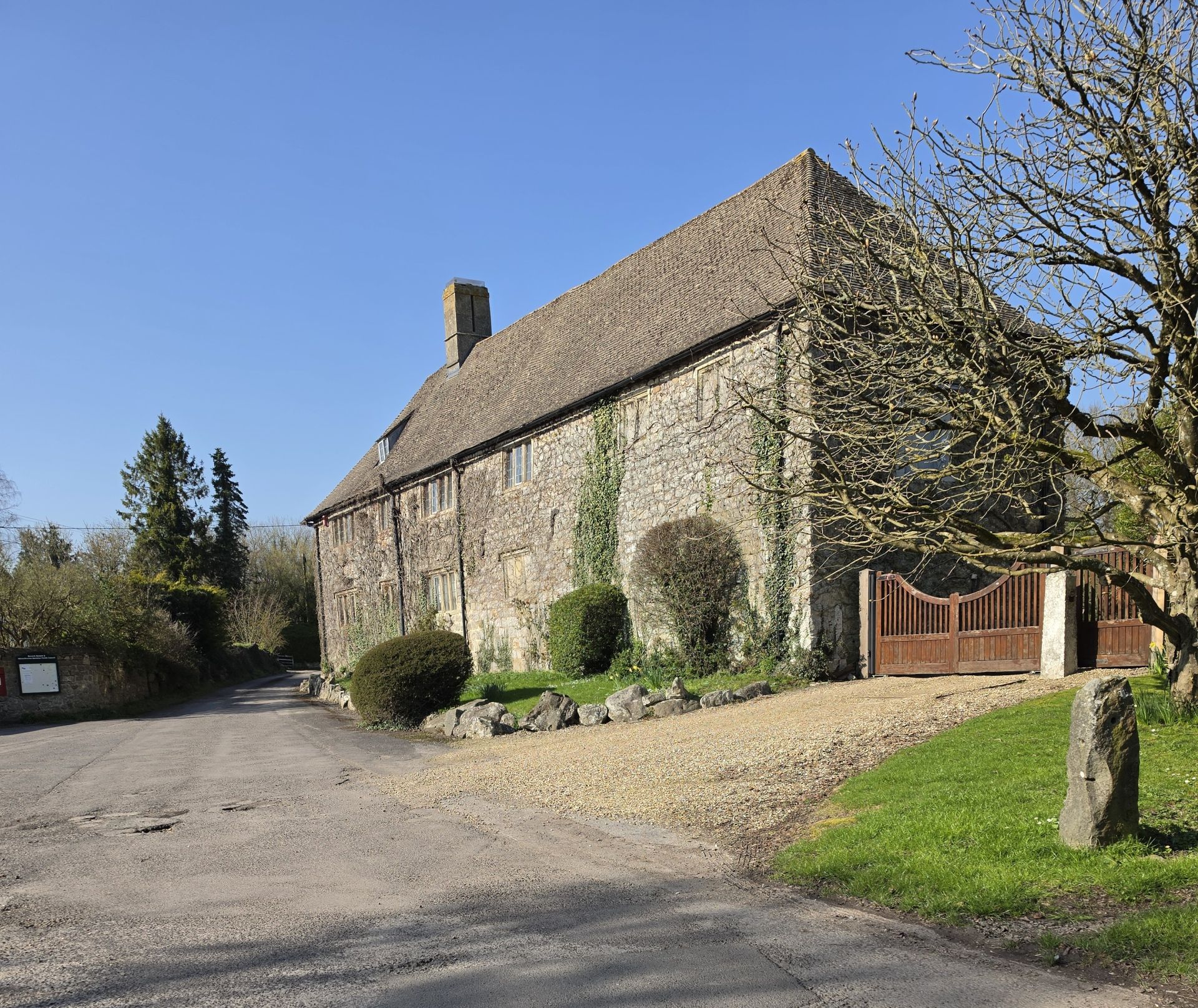 Bus at Berwick Bassett